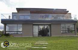 Casa con productos Grupo Cotividrios