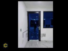 Ventanas, Puertas y Divisiones de Baño a tu Medida