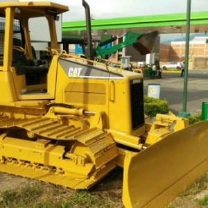SE VENDE BULLDOZER CATERPILLAR D 3G