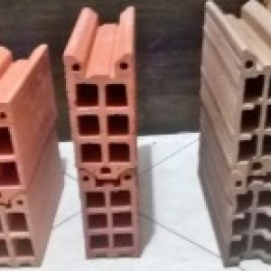 BLOQUE CON PERFIL DE ACOPLE Y AUTO ALINEACION