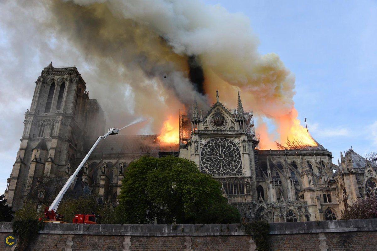 Luto en la construcción: incendio en París arruina la famosa Catedral de Notre Dame